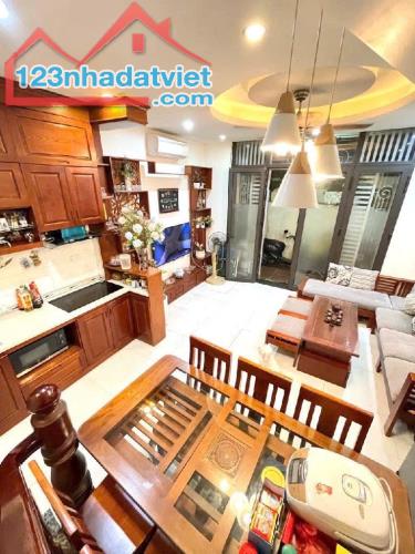 Bán nhà xinh xắn ngõ rộng tại phố cổ Ngọc Lâm , Long Biên 30m, MT4m, giá trên 4 tỷ
