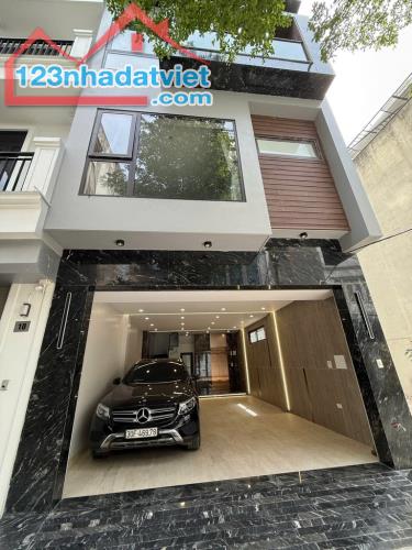 BÁN NHÀ 5 TẦNG, GARA Ô TÔ – GẦN TRƯỜNG QUỐC TẾ MERICURI
