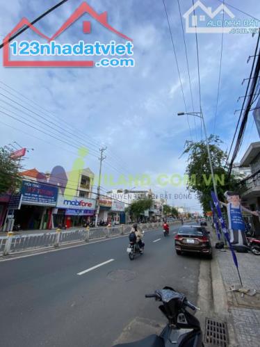BÁN NHÀ MĂT TIỀN ĐƯỜNG 30/4 DIỆN TÍCH 179M2 DÒNG TIỀN ỔN ĐỊNH CHỈ 17.9 TỶ