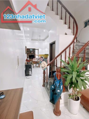 Bán gấp nhà đẹp Đình Thôn, ngõ thông, rộng 2.7m, 40m ra bãi oto, 52m2, Chỉ 8.1tỷ - 1