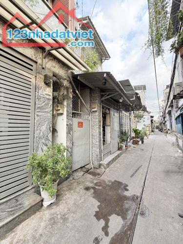 Cực hiếm Lê Trọng Tấn, 2 tầng, 4.5 x 14, nhỉnh 5 tỏi