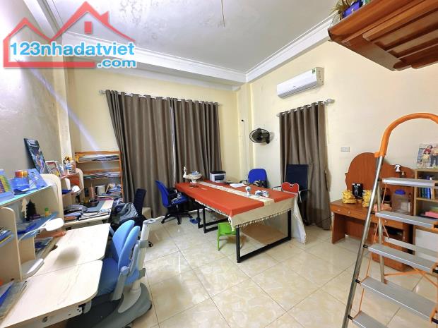 BÁN NHÀ LẠC LONG QUÂN 51M2 x 3 TẦNG - MT 4.3M - Ô TÔ TRÁNH - LÔ GÓC THÔNG - GIÁ 11.8 TỶ - 2