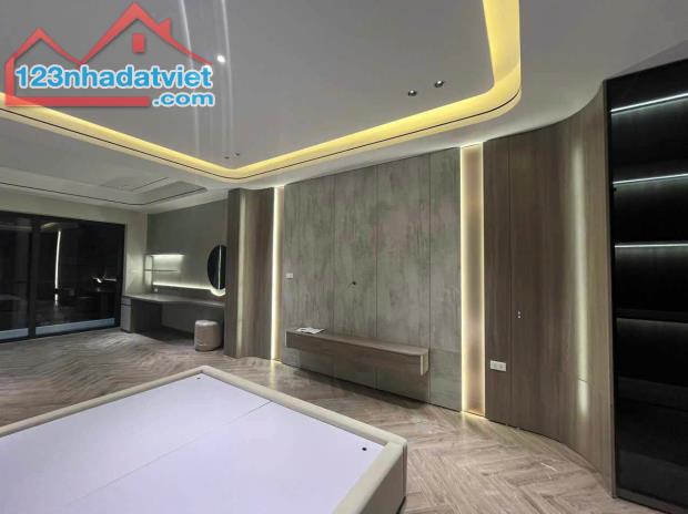 Bán nhà 6T, thang máy ở Nguyễn Văn Cừ ngõ oto , 76m, MT5m giá 20 tỷ - 2