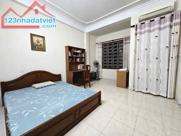 HÀNG HIẾM BÁT KHỐI - DÂN XÂY - Ô TÔ ĐỖ CỔNG - FULL NỘI THẤT 40M2- 6,1 TỶ - 1