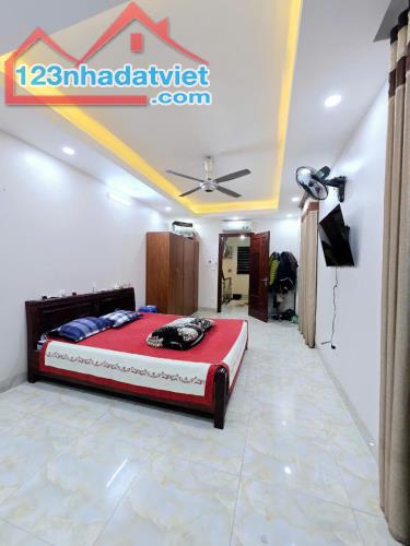 HÀNG HIẾM BÁT KHỐI - DÂN XÂY - Ô TÔ ĐỖ CỔNG - FULL NỘI THẤT 40M2- 6,1 TỶ - 2