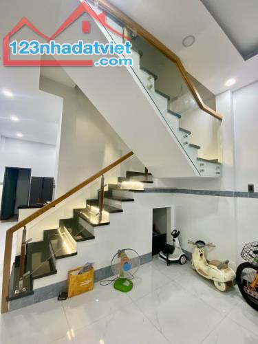 NHÀ 3 TẦNG ĐẸP LUNG LINH – GẦN MẶT TIỀN THẠNH XUÂN 14 – CẠNH PICITY HIGH PARK – CHỈ 2.95 T