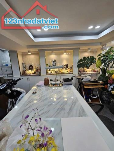 ☘️ GIẢM 400TR GIÁ MỚI CHỈ 9.1TỶ QUẬN 5 Gần Trần Hưng Đạo, Xe Tải Ngay Nhà 4Tầng 71M2