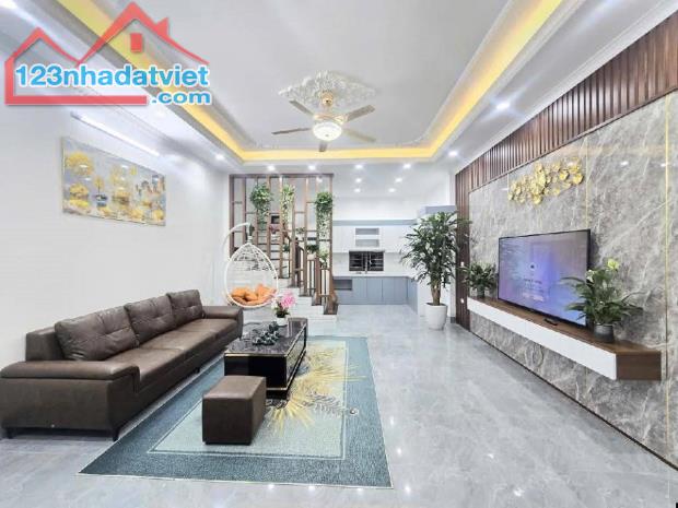 NHÀ BIÊN GIANG ÔTÔ ĐỖ CỔNG 4 NGỦ GẦN ĐƯỜNG 6