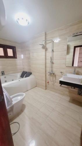 Cho thuê nhà 5 tầng mặt đường Phạm Văn Đồng, ph Thanh Bình, TP HD, 102m2, mt 6m, KD tốt - 4