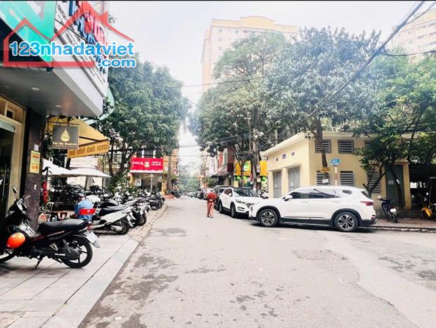BÁN NHÀ PHỐ TRẦN DUY HƯNG QUẬN CẦU GIẤY, Ô TÔ TRÁNH 40M2 4 TẦNG 18 TỶ