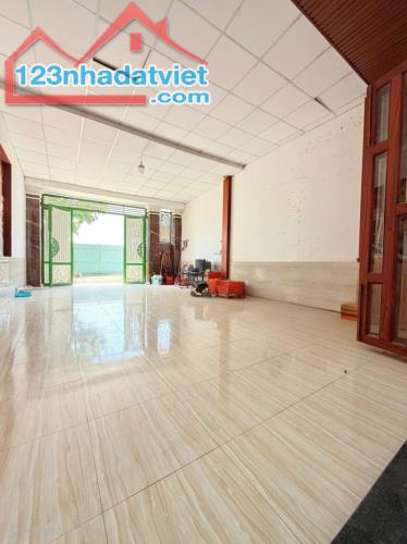 Bán nhà 2 Tầng 116m2 Dĩ An,đường xe hơi,có sân đậu xe,gần UBND phường - 4