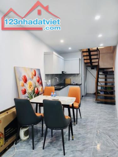 Bán nhà Trương Định - lô góc sáng thoáng , giao thông thuận tiện , dt 25M giá 5.69 tỷ SĐCC