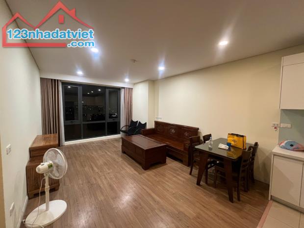 Cho thuê căn hộ 2 phòng ngủ đủ đồ Mipec Riverside 13 triệu