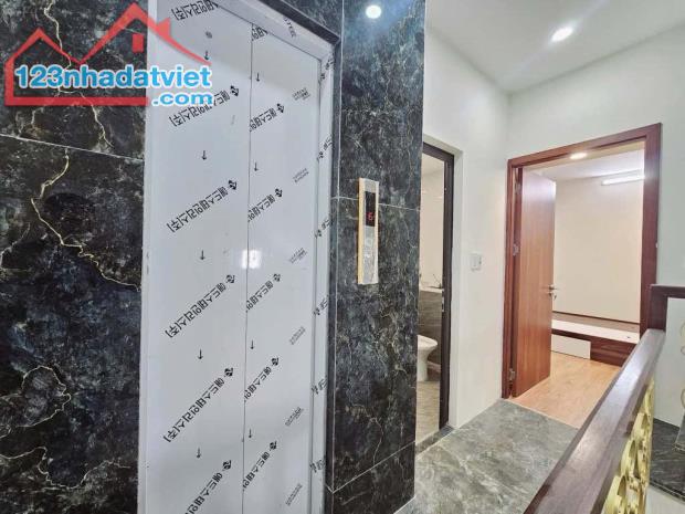 Bán nhà riêng gần bến xe Mỹ Đình - 30 m2 - 6 tầng - thang máy - lô góc 2 mặt thoáng - 1