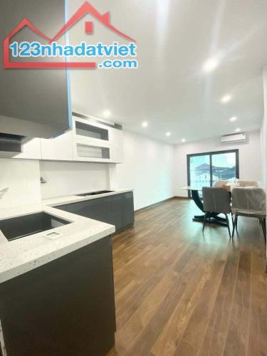 Bán nhà riêng gần bến xe Mỹ Đình - 30 m2 - 6 tầng - thang máy - lô góc 2 mặt thoáng - 3
