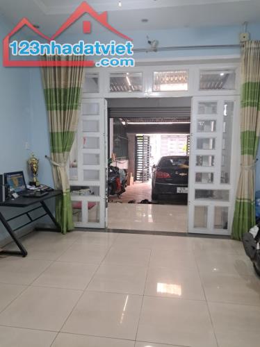 Bán nhà 1 Trệt 1 Lầu Trung Tâm Đông Hòa,đường xe hơi phà phà,gần GO Dĩ An