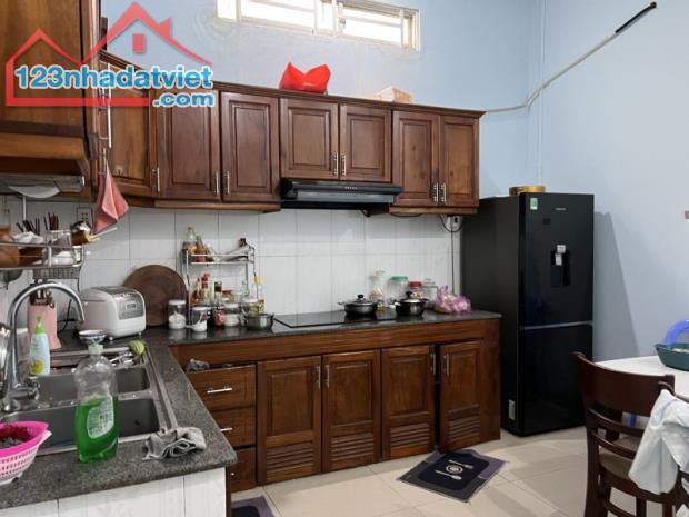 Bán nhà 1 Trệt 1 Lầu Trung Tâm Đông Hòa,đường xe hơi phà phà,gần GO Dĩ An - 2