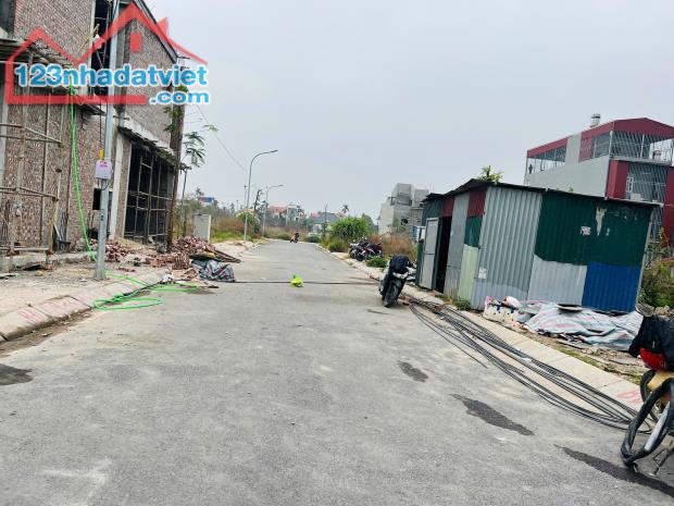 Duy nhất 1 lô đất trung tâm thị trấn An Dương 108m giá chỉ 3,2x tỷ  Lh 0979087664 - 1