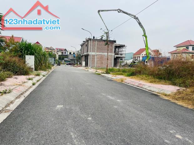 Duy nhất 1 lô đất trung tâm thị trấn An Dương 108m giá chỉ 3,2x tỷ  Lh 0979087664 - 2
