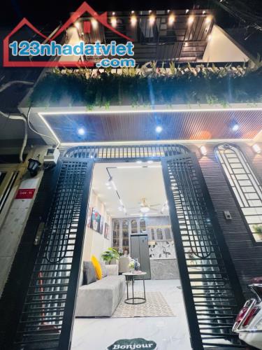 🏡 CHỈ HƠN 4.X TỶ – NHÀ TRUNG TÂM GÒ VẤP 34M2– HẺM THÔNG – VÀI BƯỚC RA HẺM XE HƠI – SỔ VUÔ - 1