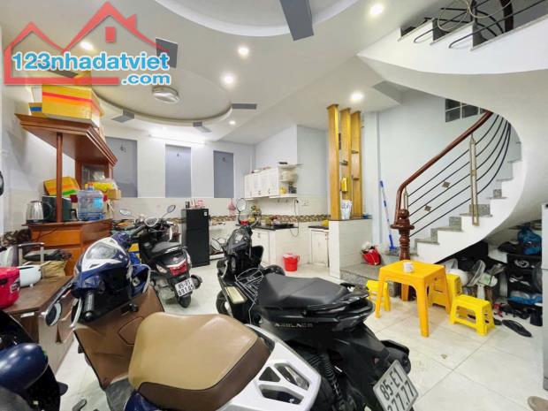 BÁN NHÀ CHÍNH CHỦ - P5 PHÚ NHUẬN - 40M - 4 TẦNG BTCT - PHAN ĐĂNG LƯU - 4PN - GẤP BÁN 7.85 - 1