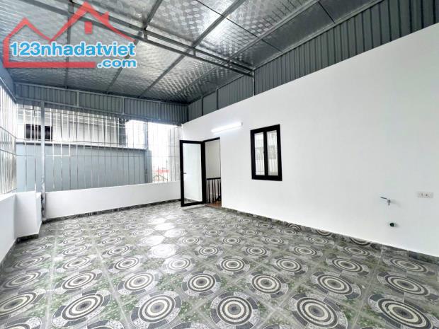 + TUYỆT PHẨM NHÀ MỚI LÔ GÓC - NGÕ NÔNG GẦN Ô TÔ- NỞ HẬU- FULL NỘI THẤT- THƯỢNG THANH, LONG - 2