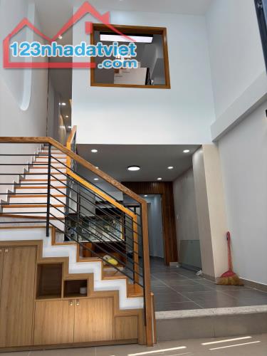 Cần bán nhà đẹp 3 tầng An Phú Đông Quận 12 52m2 gần Gò Vấp giá nhỉnh 6 tỷ - 1