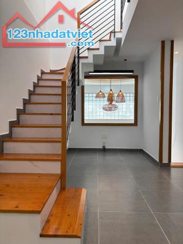 Cần bán nhà đẹp 3 tầng An Phú Đông Quận 12 52m2 gần Gò Vấp giá nhỉnh 6 tỷ - 3