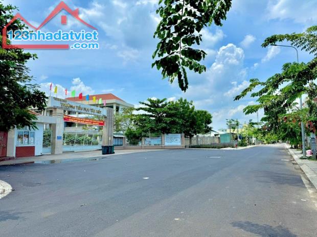 Bán Lô Đất (Ngang 8,6M x 9,7M) Mặt Tiền đối diện Trường Tiểu Học Tân Tiến, gần VinCom BH - 1