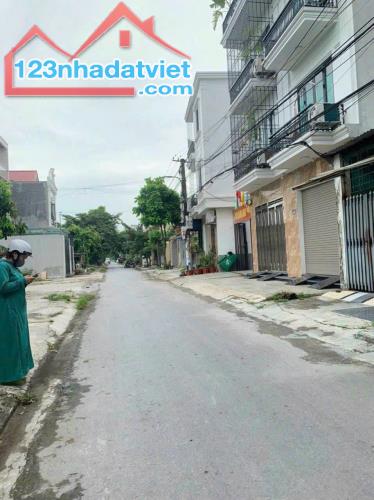 Bán lô đất tuyến 4 phân lô Bãi Huyện 100m giá 2,4x  tỷ  LH 0979087664