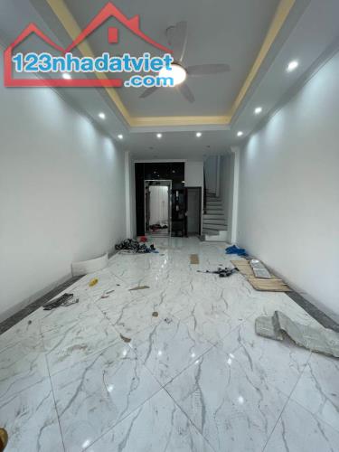 Bán Nhanh Nhà Bát Khối 42m 6 Tầng Thang Máy mặt tiền 3.9m Chỉ 8.4 Tỷ Long Biên Gara ÔTô - 1