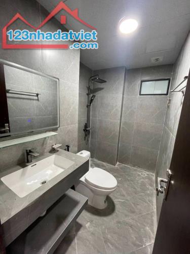 Bán Nhanh Nhà Bát Khối 42m 6 Tầng Thang Máy mặt tiền 3.9m Chỉ 8.4 Tỷ Long Biên Gara ÔTô - 4