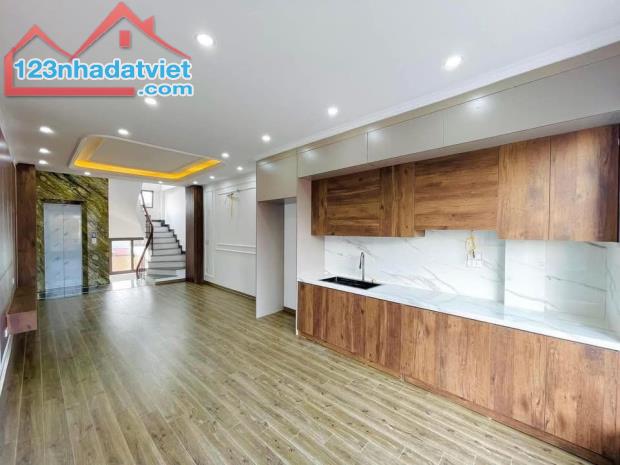 Bán nhà Hà Cầu 42m², 5 tầng, thang máy Châu Âu, giá SIÊU HỜI