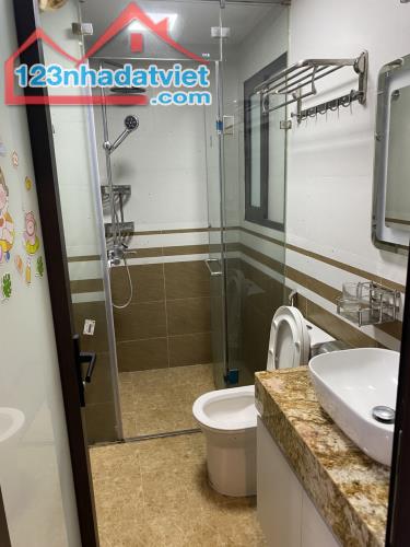 Cho thuê Căn Apartment tại ngõ 193 Trích Sài. Ban công rộng thoáng View hồ Tây. Chỉ 6.5tr - 4