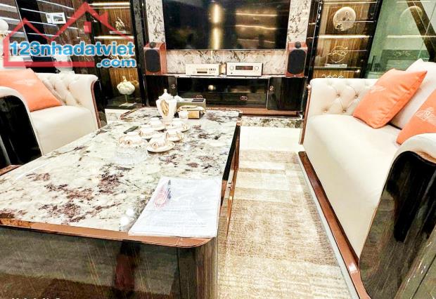 VỊ TRÍ ĐƯỢC ĐÁNH GIÁ ĐẸP và MẶT TIỀN RỘNG TOẠ LẠC TRÊN PHỐ BÙI THỊ XUÂN