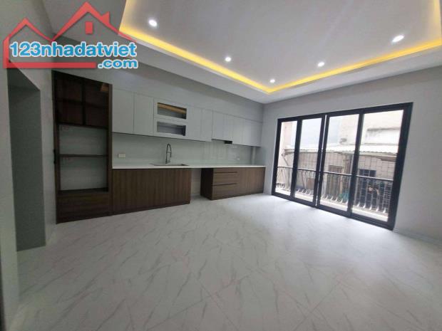 Bán nhà Vương Thừa Vũ  gara ô tô , thang máy , thửa vuông đẹp , 50M2x6T- 16.7 tỷ