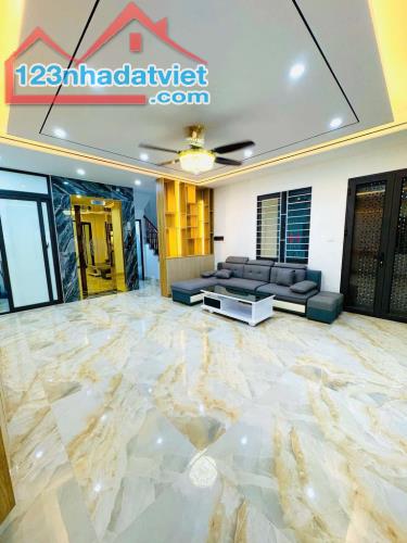 Cách Ô Tô 20m, Nguyễn Văn Cừ, 3 Thoáng, Thang Máy, Full Nội Thất - 4