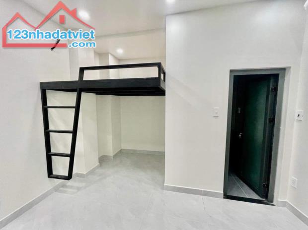 Bán CHDV ngay ĐH VĂN LANG, GÒ VẤP. Hơn 26phòng dòng tiền 160tr/t, 29,5 tỷ 140M2 ngang 10M - 3