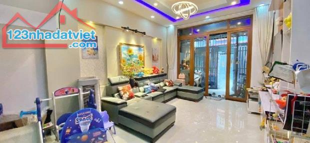 Bán nhà quận 3, 5 tầng, hẻm thông, gần MT Hoàng Sa_Nam Kỳ Khởi Nghĩa, 36m2, 6Pn, 7.6 Tỷ