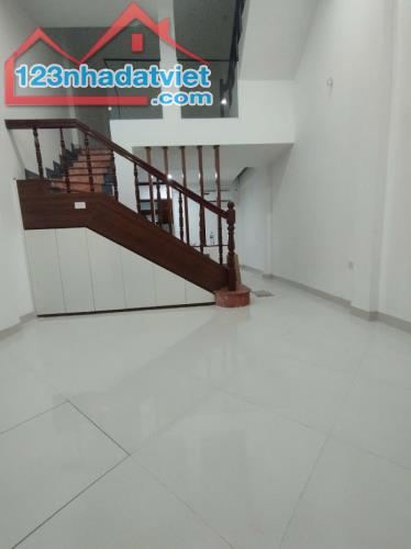 Bán nhà Lê Trọng Tấn, Thanh Xuân. 32m2 x 5 Tầng. MT 4.1m. PHÂN LÔ. Ô TÔ. Hơn 13 Tỷ.