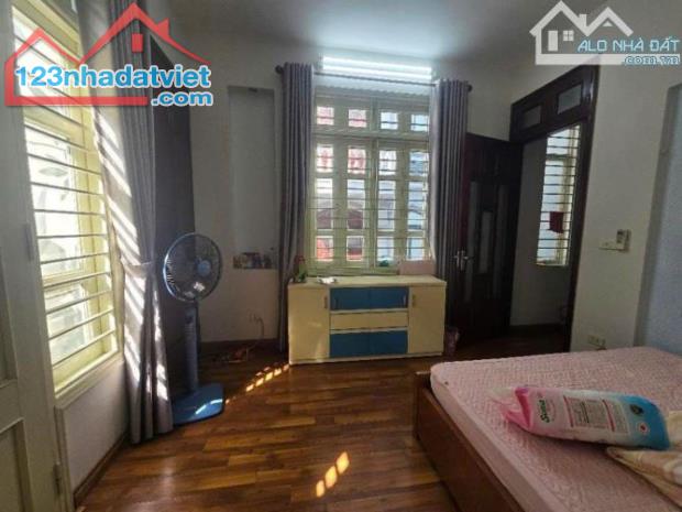 Cực hiếm - Bán nhà  Văn Cao, Ba Đình - Nhà phân lô - ngõ ô tô đỗ cửa - 42m x 5T, 16 tỷ - 2