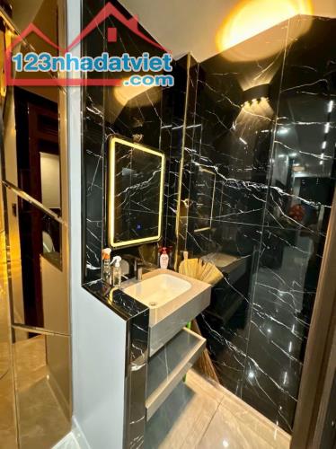 MẶT TIỀN NỘI BỘ 8M - HAI XE HƠI NÉ NHAU - TẶNG FULL NỘI THẤT CAO CẤP - ĐẸP HƠN NGỌC TRINH - 1