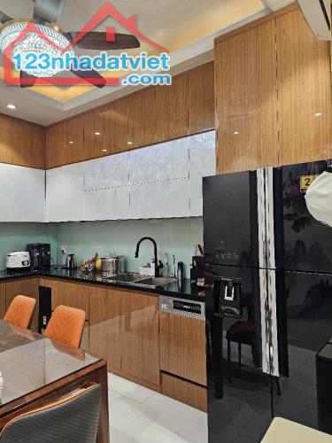 Bán nhà mặt phố Mai Anh Tuấn, quận Ba Đình, 55m2 x 6 tầng thang máy, mặt hồ, 28 tỷ! - 2