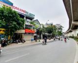 Mặt phố Hoàng Cầu, diện tích 216m2, mặt tiền khủng 10,5m, kinh doanh sầm uất, dòng tiền.
