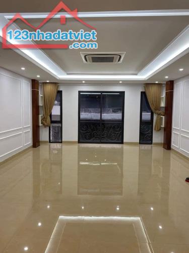 Bán đất 135m2 Ô CHỢ DỪA ĐỐNG ĐA, MẶT TIỀN 8m đường ô tô tránh HƠN 40 TỶ - 2