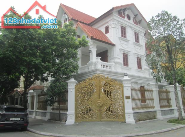Biệt thự Lô Góc KĐT Thành phố Giao Lưu view công viên cạnh hồ điều hòa 250m2 chỉ 7x tỷ. 09