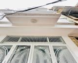 Nhà đẹp Lạc Long Quân Phân lô , gần ô tô , 35m 5 tầng MT 3,9m giá 8,5 tỷ