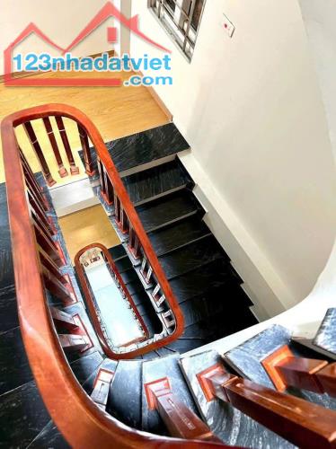 nhà LÔ GÓC PHỐ Vũ Trọng Phụng, Thanh Xuân , 52m2  14 tỷ Ô TÔ TRÁNH,KINH DOANH