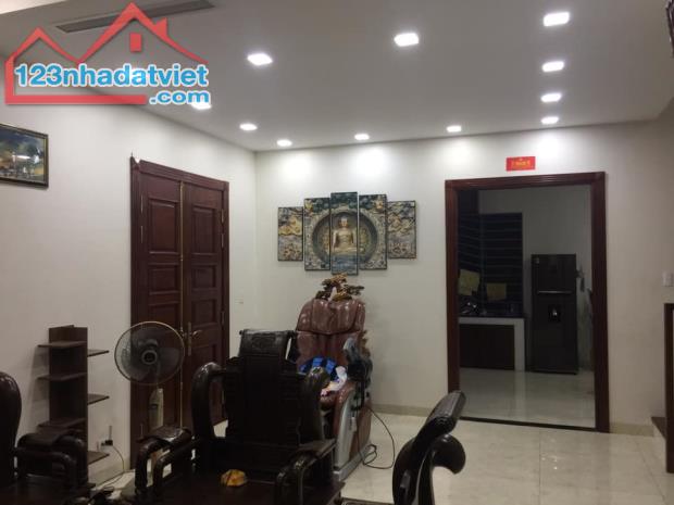 Bán nhà 6 tầng thang máy Thượng Đình 43 m² – gần phố, nội thất cao cấp – giá 8.9 tỷ - 3