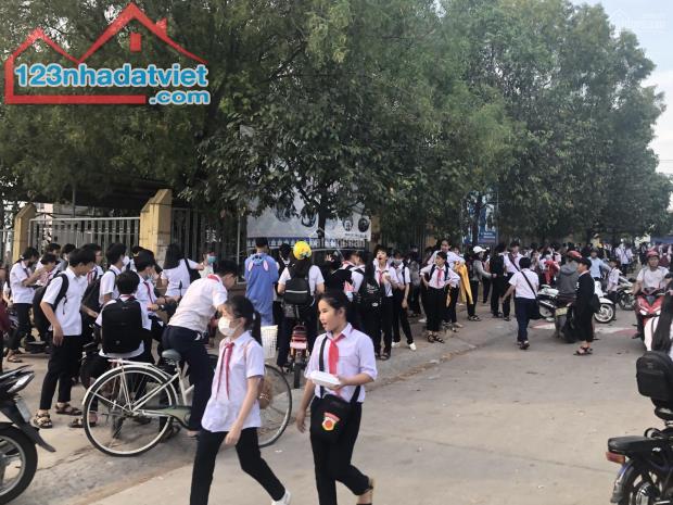 KẸT TIỀN BÁN GẤP 2012M2 ĐẤT SHR NGAY TRUNG TÂM THỊ XÃ SÁT CHỢ, TR. HỌC SẦM UẤT. GÍA 150TR - 5